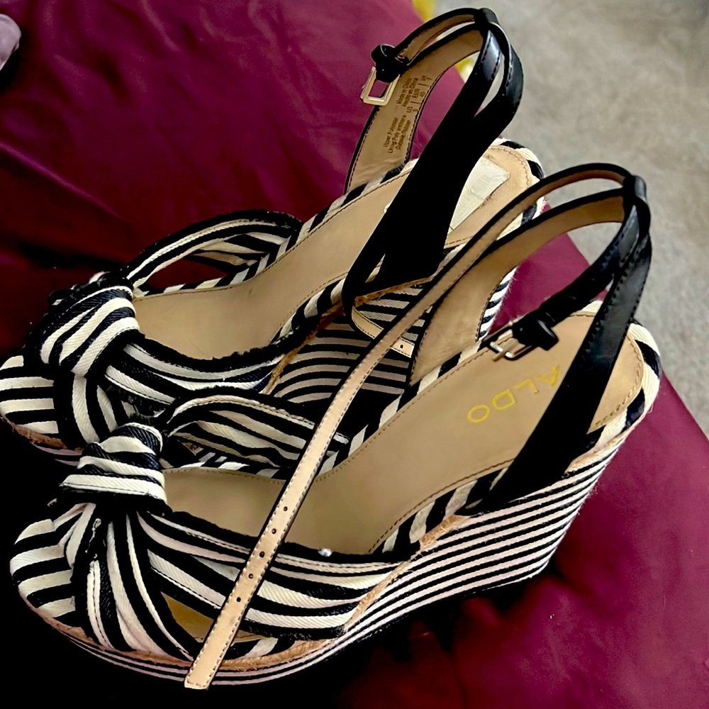 Aldo wedge shoes, US size 9.Only been worn twice. Shoes re in perfect condition
